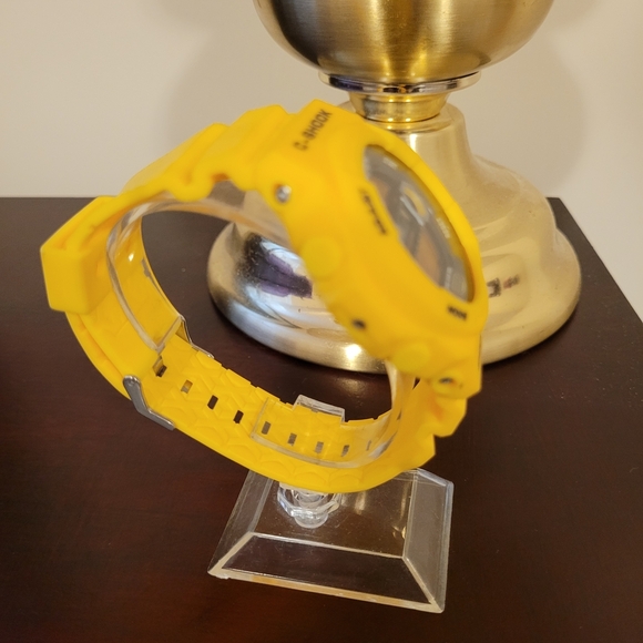 New Mustard Yellow Digital C shook Fashion watch - Picture 4 of 10